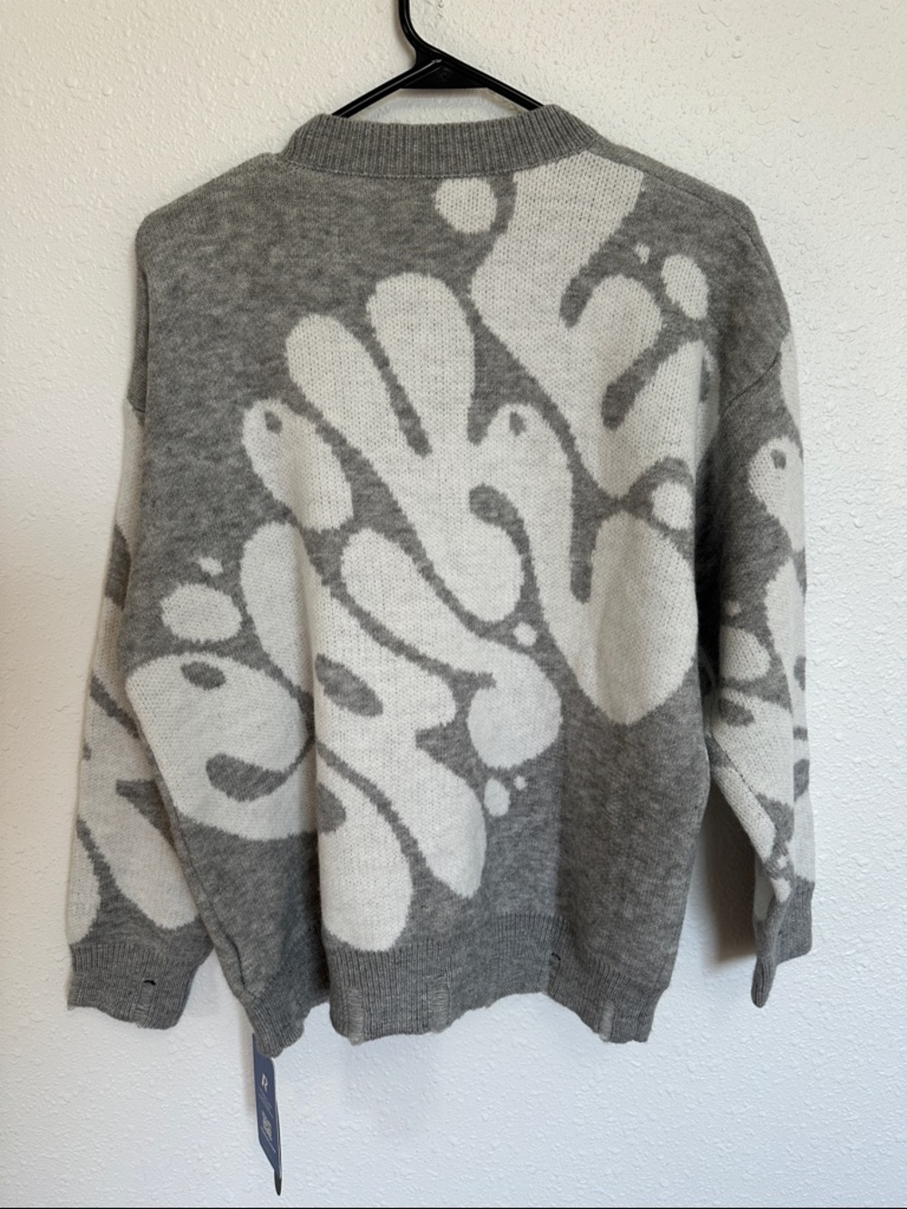 ROMWE Gray and White Graphic Abstract Knit Pullover Size Medium - Picture 3 of 8